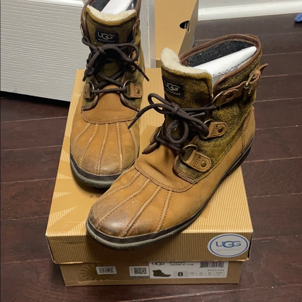Ugg Cecile Duck boots size 8